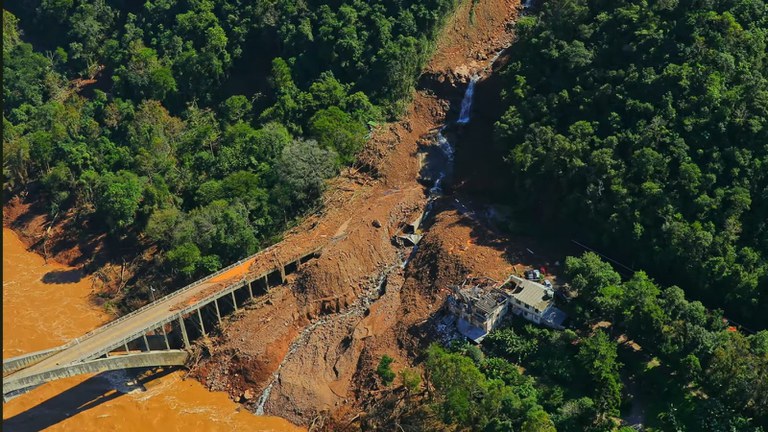 Estrada entre Bento e Veranópolis foi a mais afetada do RS, segundo o DNIT